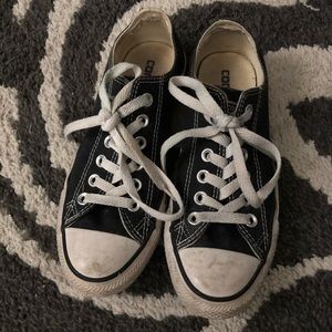 Converse Women’s size 7 (men’s size 5)